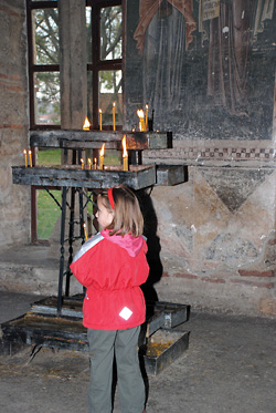 Prayer: a Serbian girl in Gračanica